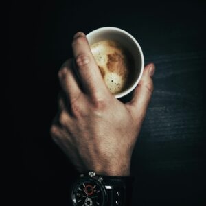 Męski poranek i poranna rutyna bez stałych godzin